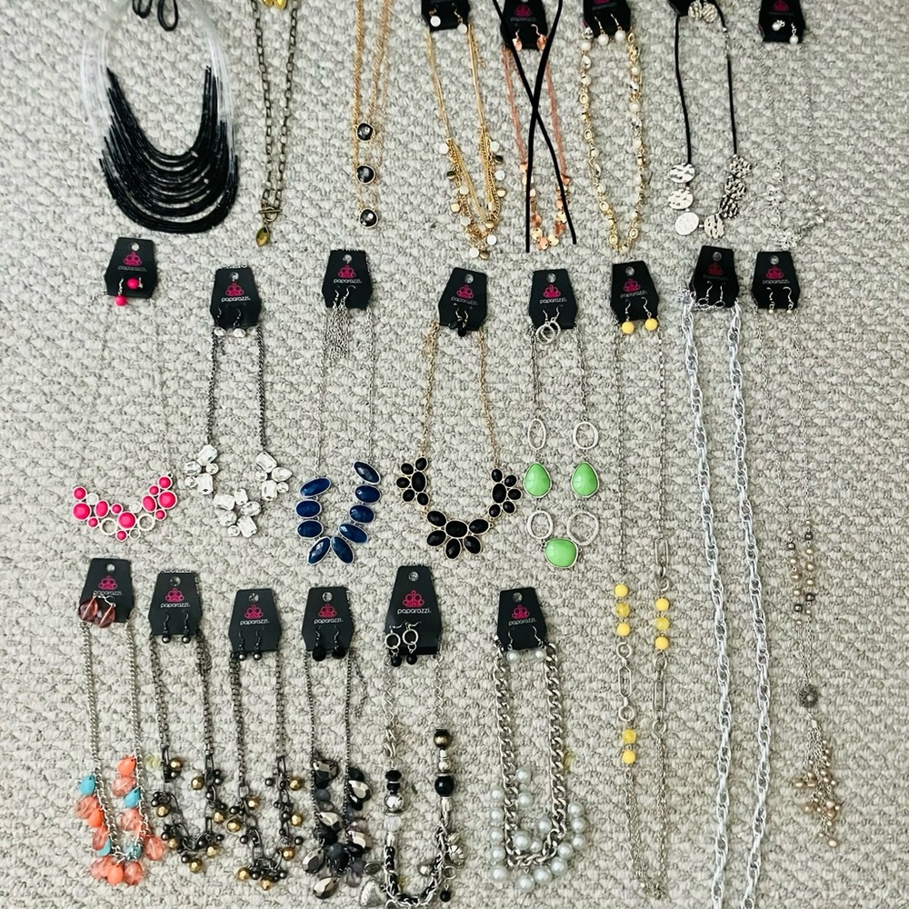 76 piece paparazzi jewlery bundle